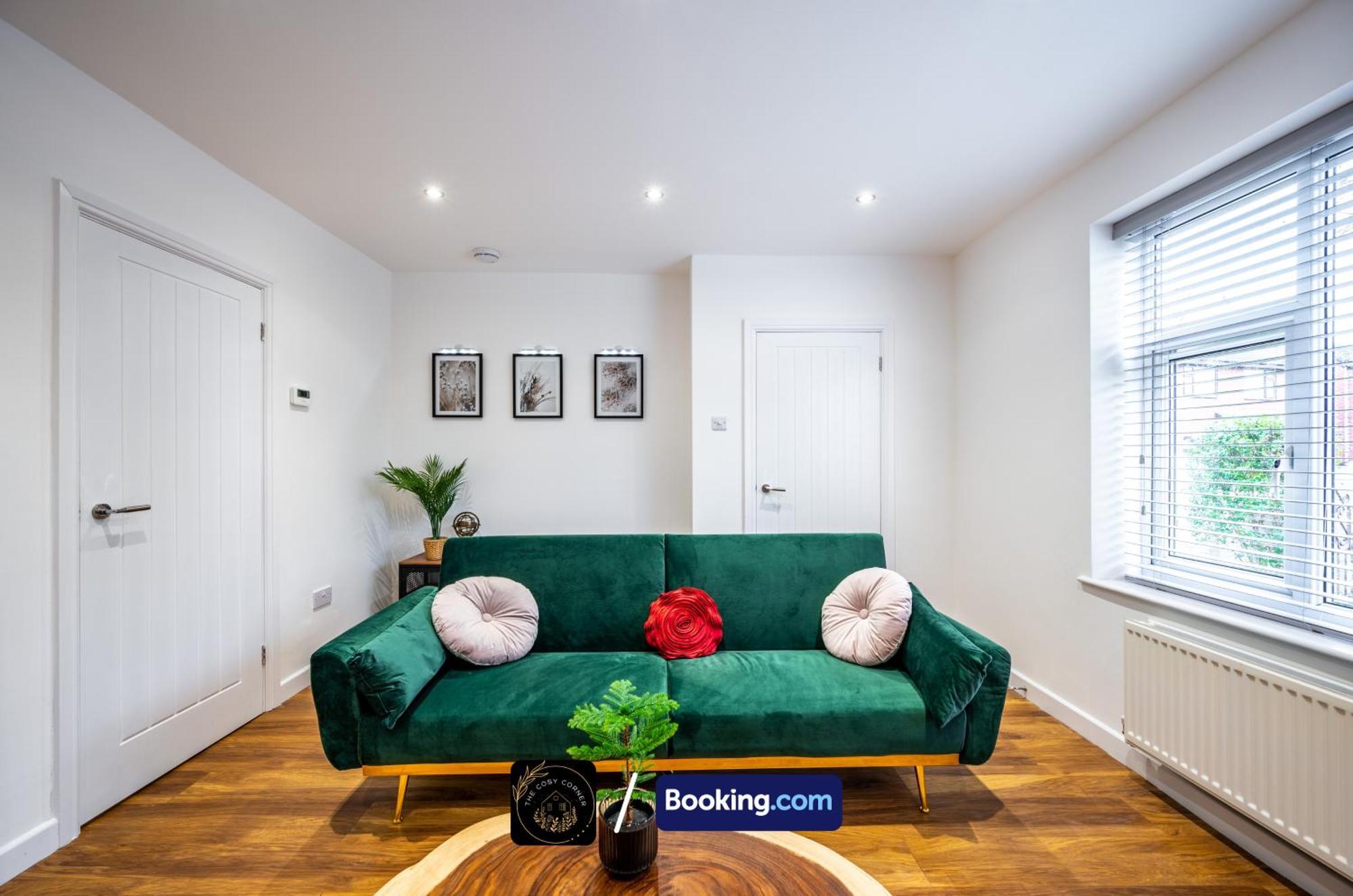 Cosy 3-Bed House, Garden & Free Parking In Stretford Apartment แมนเชสเตอร์ ภายนอก รูปภาพ
