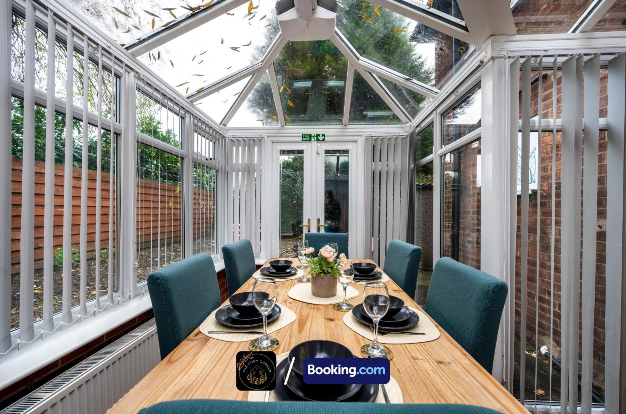Cosy 3-Bed House, Garden & Free Parking In Stretford Apartment แมนเชสเตอร์ ภายนอก รูปภาพ