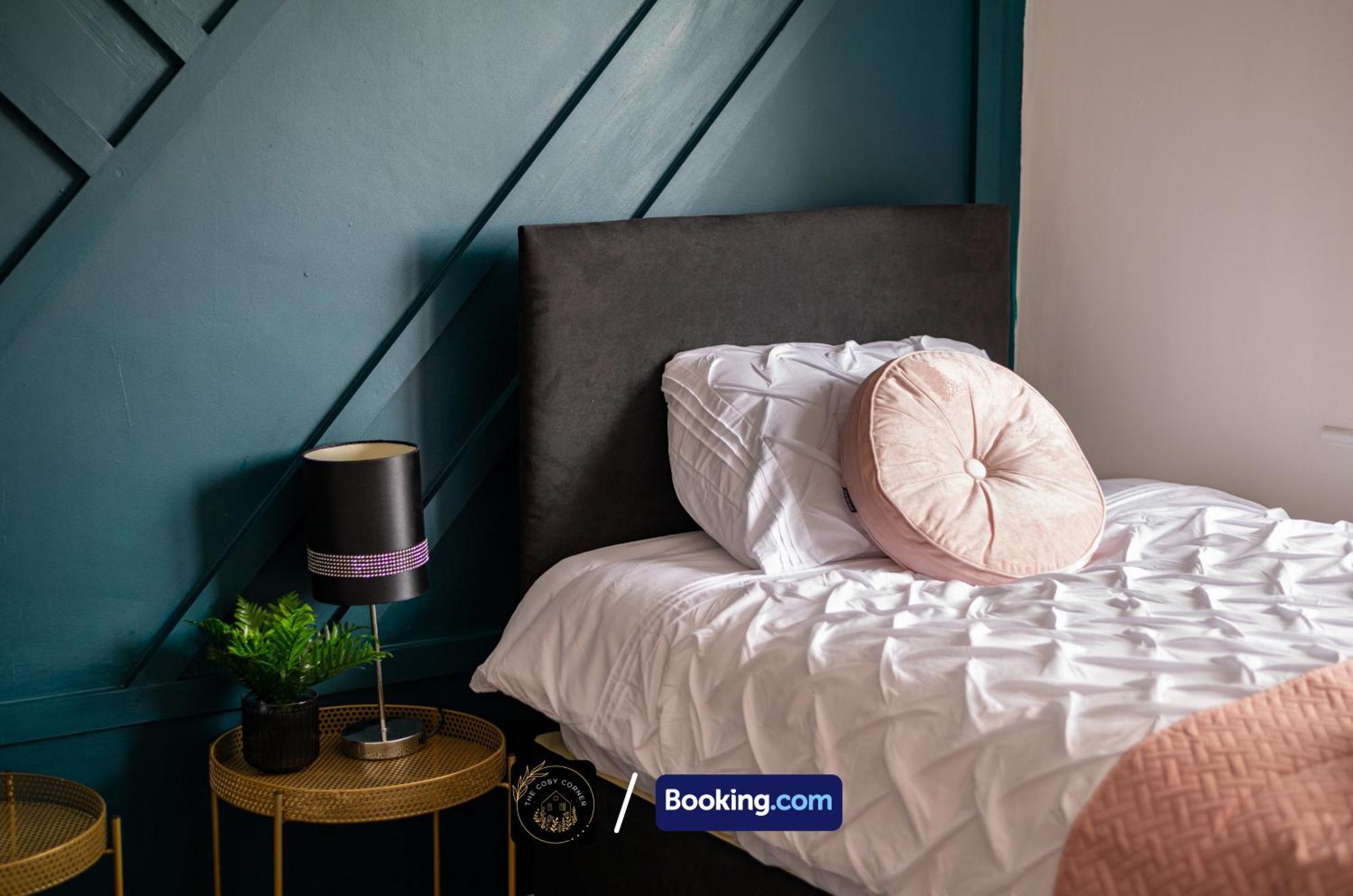 Cosy 3-Bed House, Garden & Free Parking In Stretford Apartment แมนเชสเตอร์ ภายนอก รูปภาพ