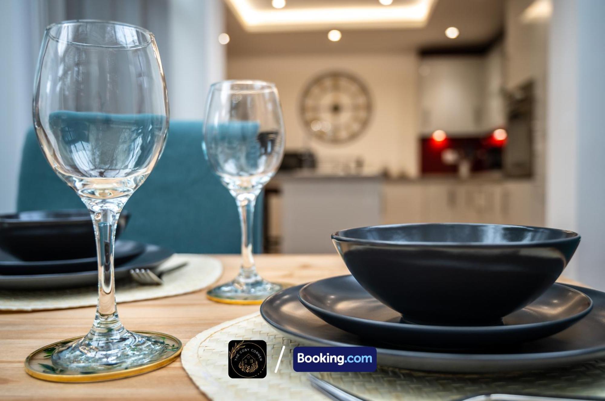 Cosy 3-Bed House, Garden & Free Parking In Stretford Apartment แมนเชสเตอร์ ภายนอก รูปภาพ