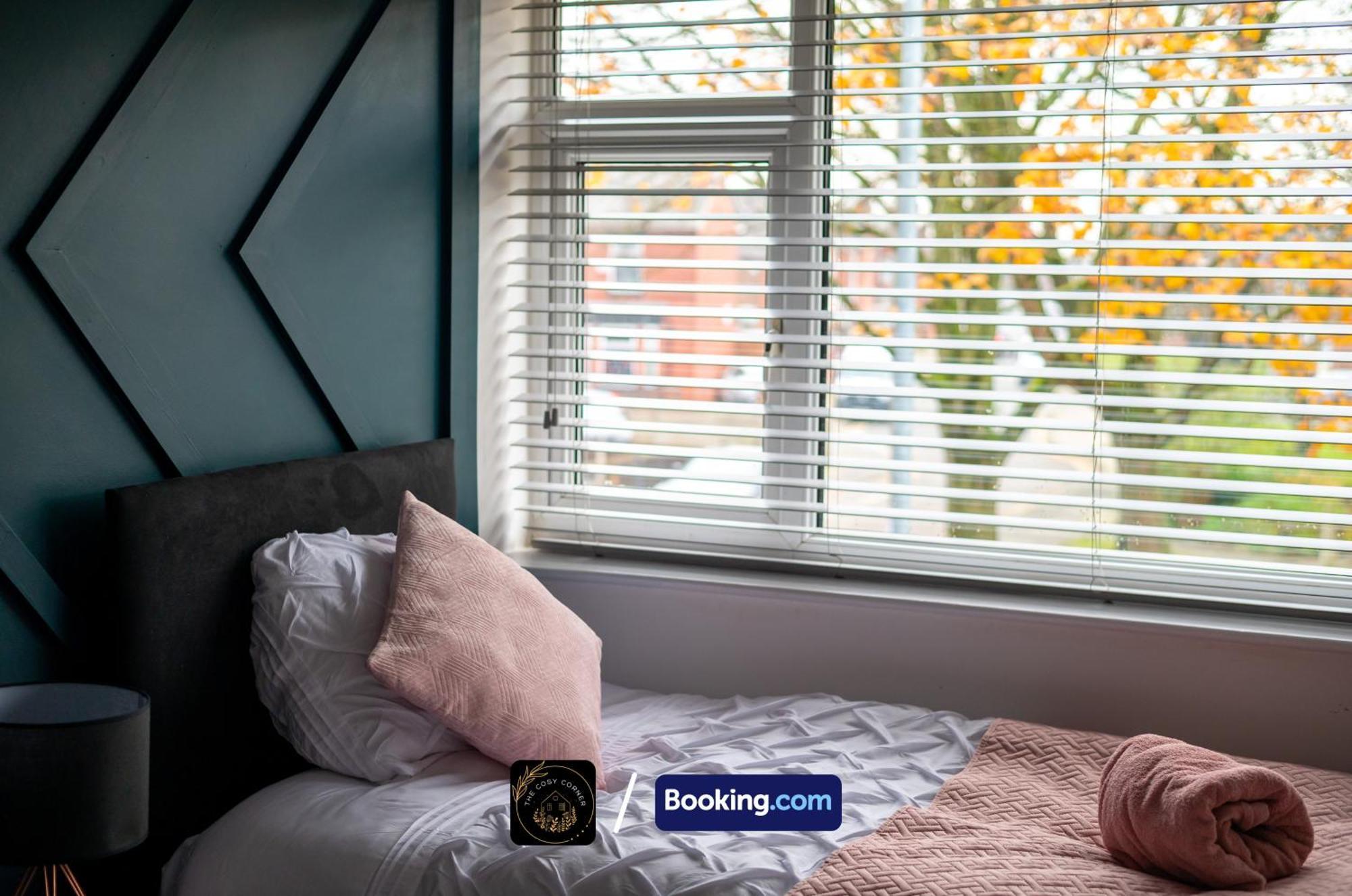 Cosy 3-Bed House, Garden & Free Parking In Stretford Apartment แมนเชสเตอร์ ภายนอก รูปภาพ