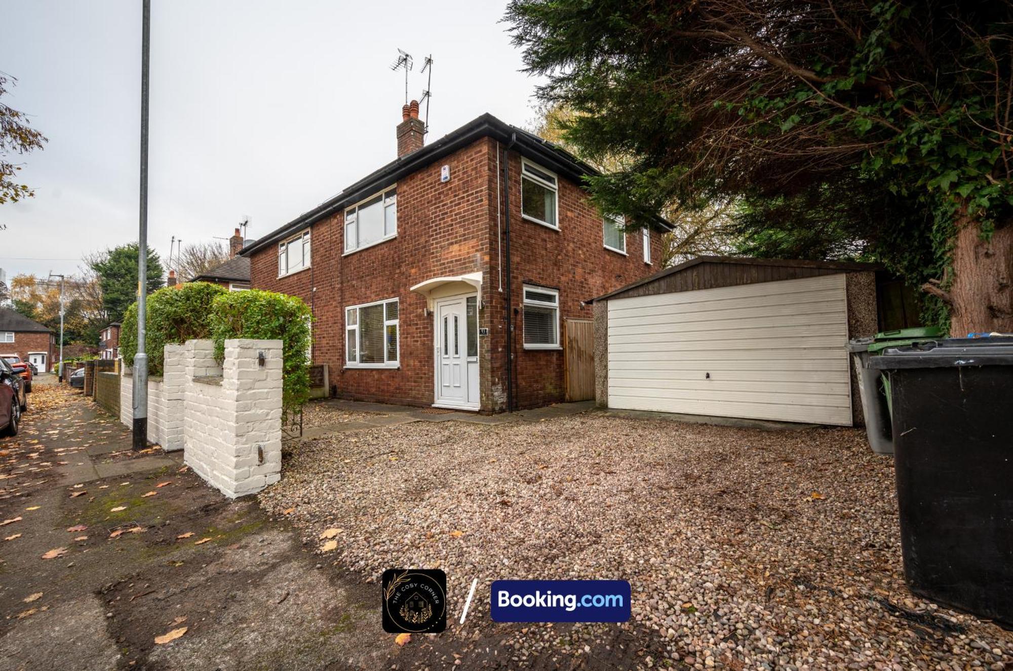 Cosy 3-Bed House, Garden & Free Parking In Stretford Apartment แมนเชสเตอร์ ภายนอก รูปภาพ
