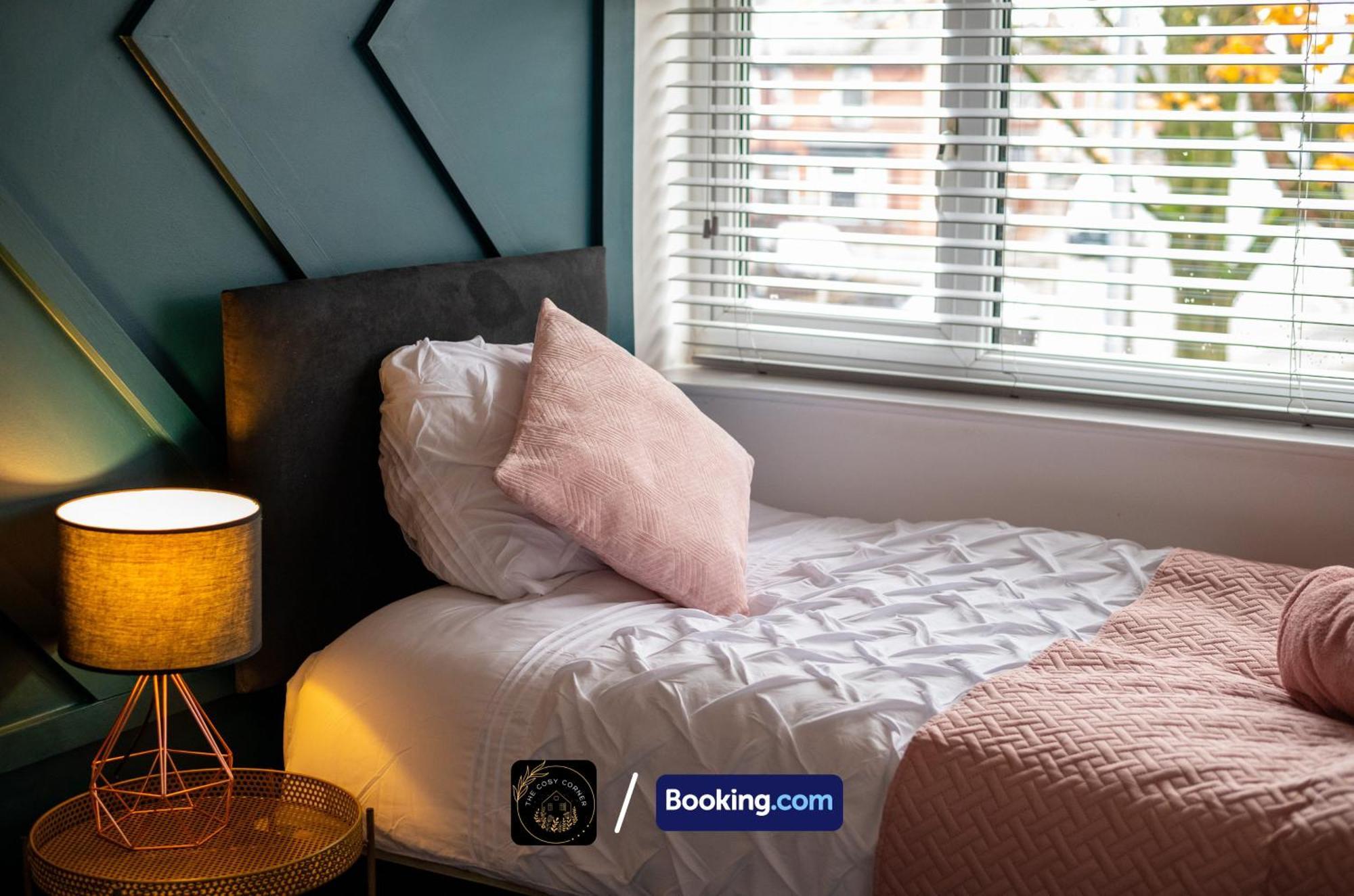 Cosy 3-Bed House, Garden & Free Parking In Stretford Apartment แมนเชสเตอร์ ภายนอก รูปภาพ